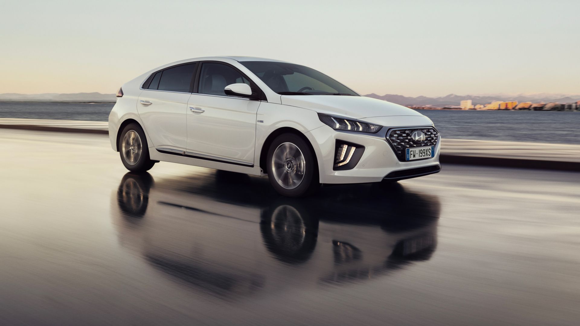 Hyundai ioniq plug-in - Pollina Auto Trapani