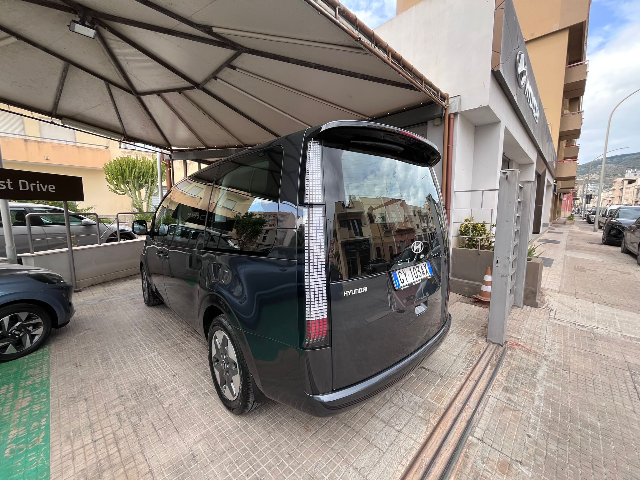 Hyundai Staria Wagon HEV