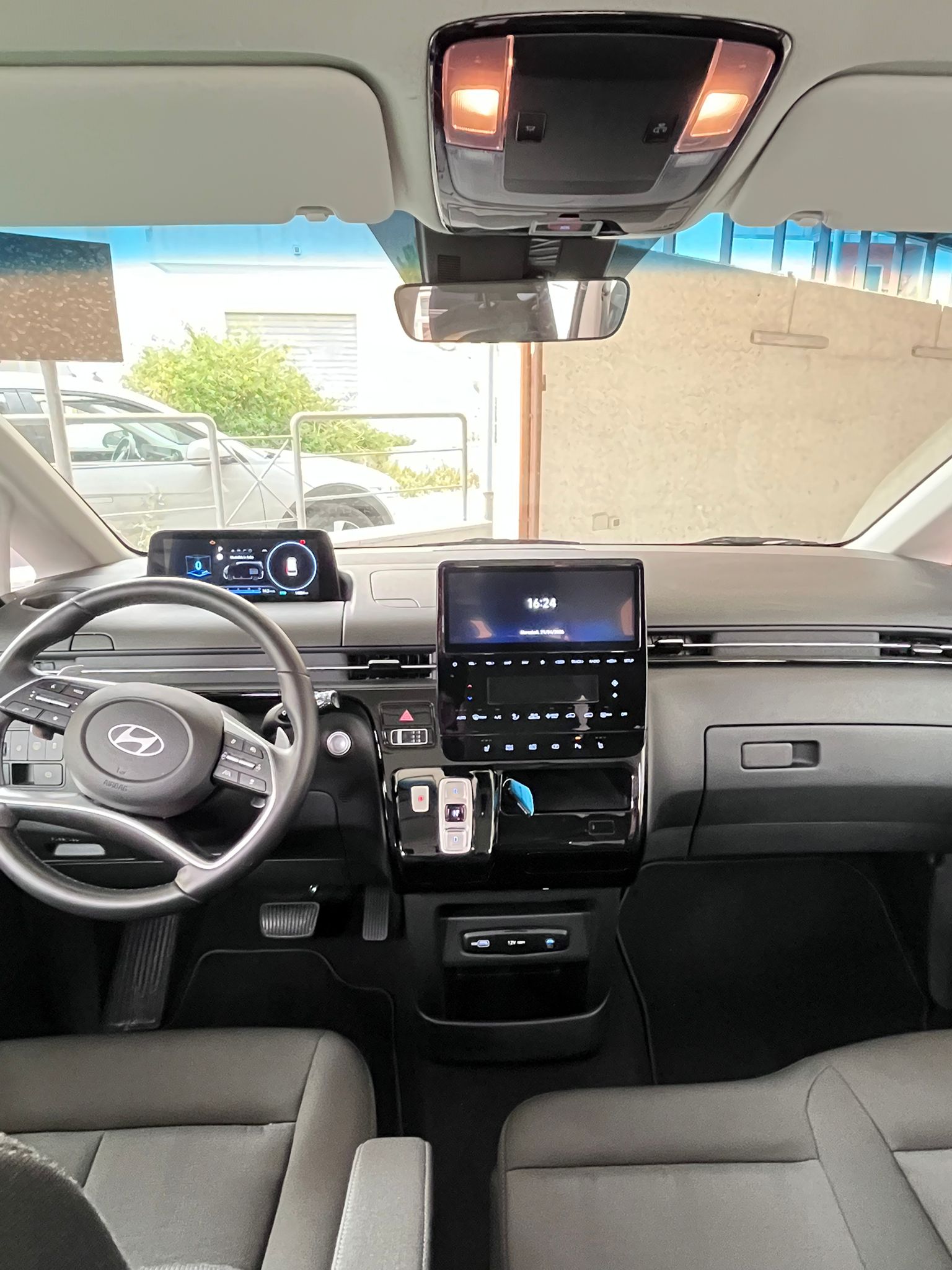 Hyundai Staria Wagon HEV