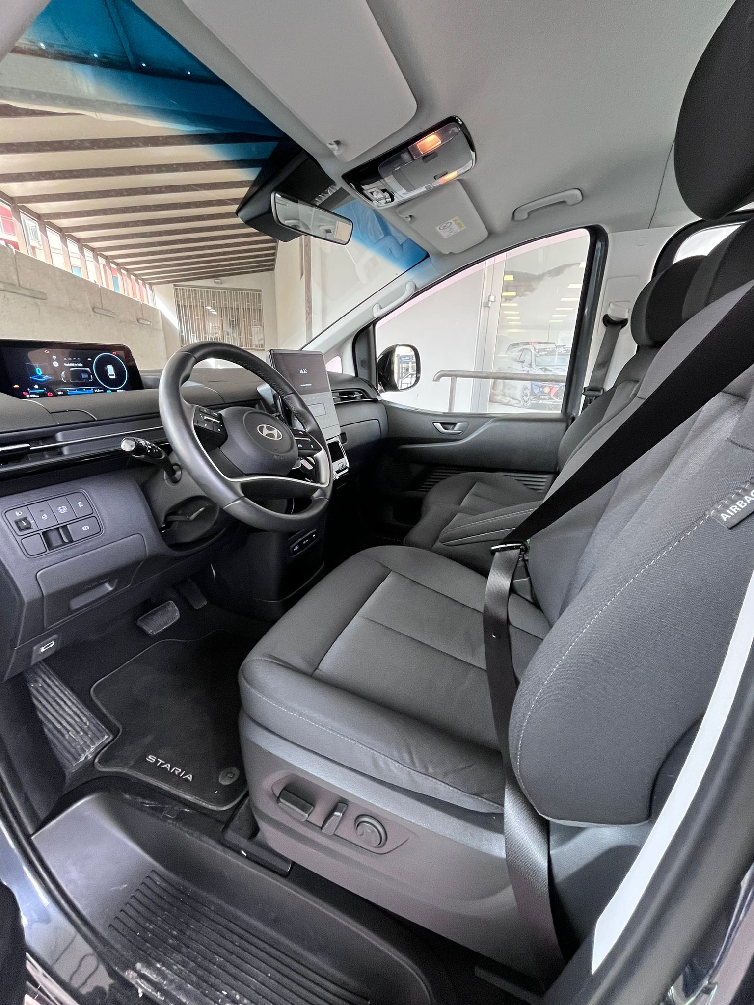 Hyundai Staria Wagon HEV