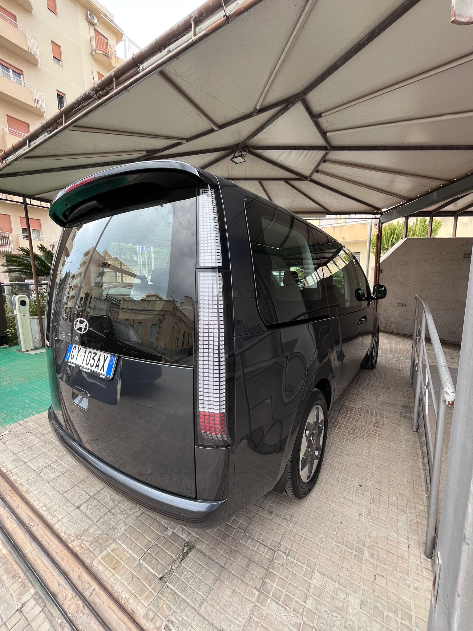 Hyundai Staria Wagon HEV