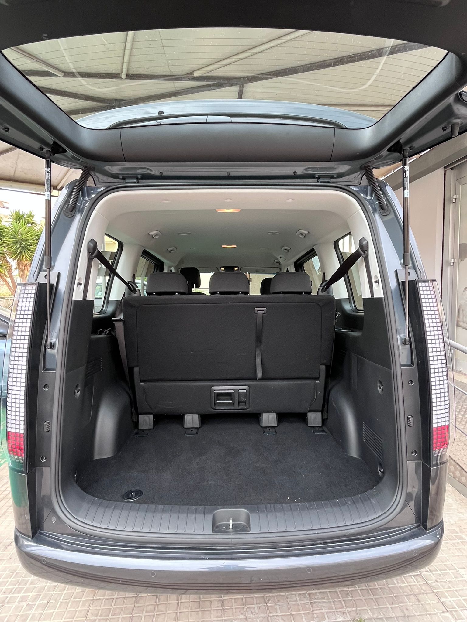 Hyundai Staria Wagon HEV